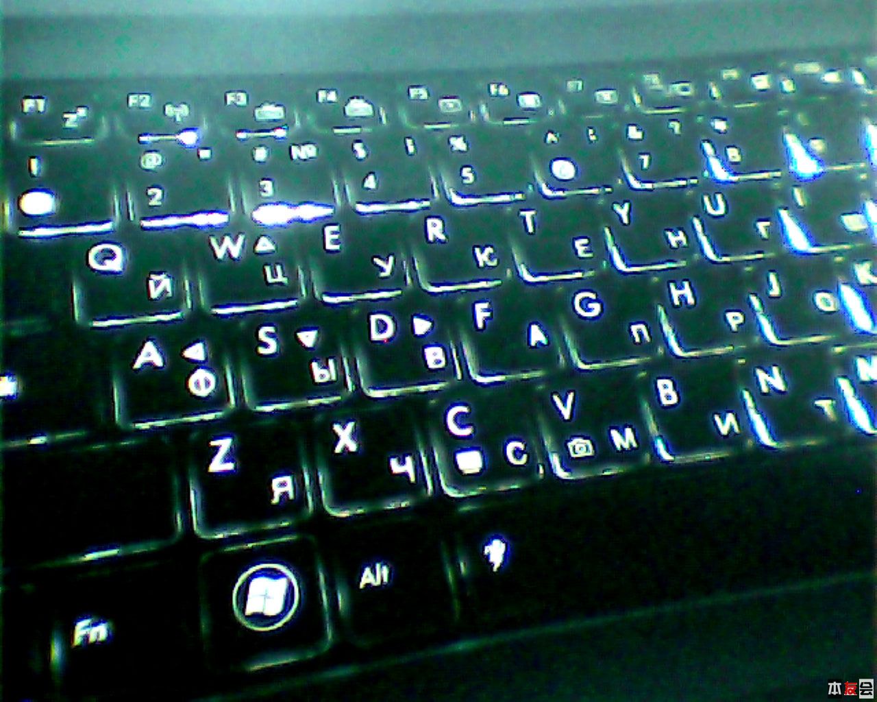 键盘背光灯怎么开_键盘背光灯怎么换颜色-系统粉