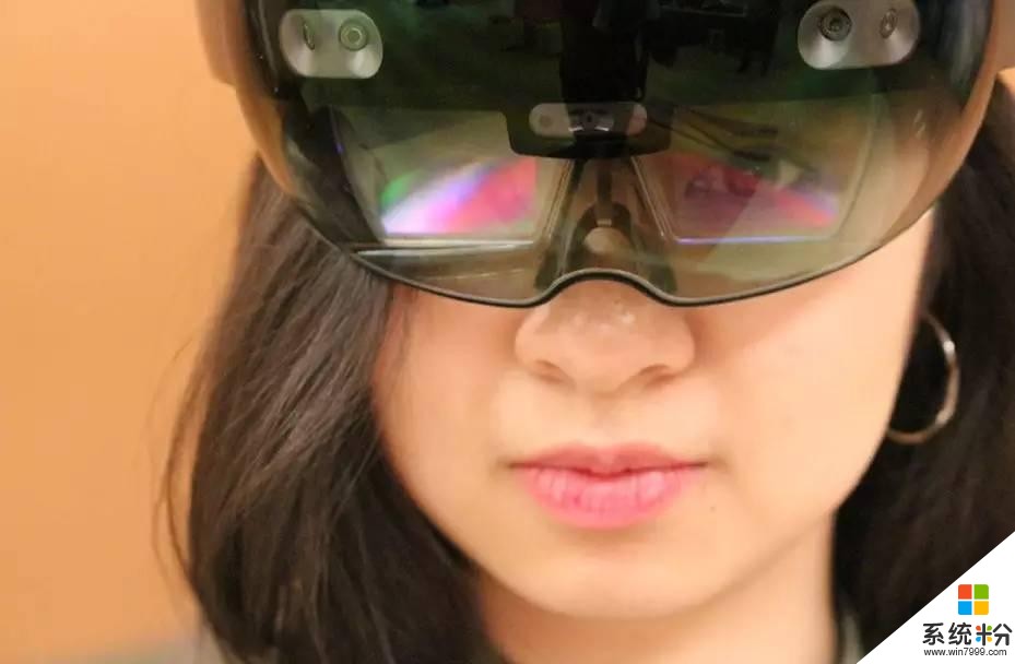 Lifeliqe将微软的HoloLens现实增强眼镜带入教室(1)