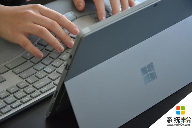 微软全新办公键盘 奢侈材料制造符合打字舒适曲线(4)