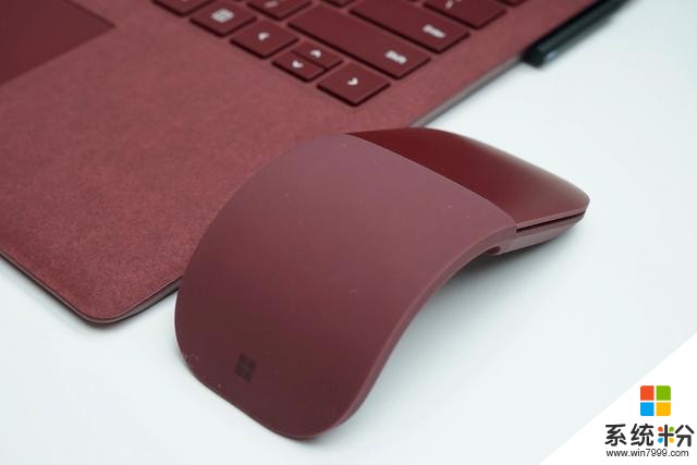 微软为新笔记本推出了搭配的 Surface Arc 无线鼠标
