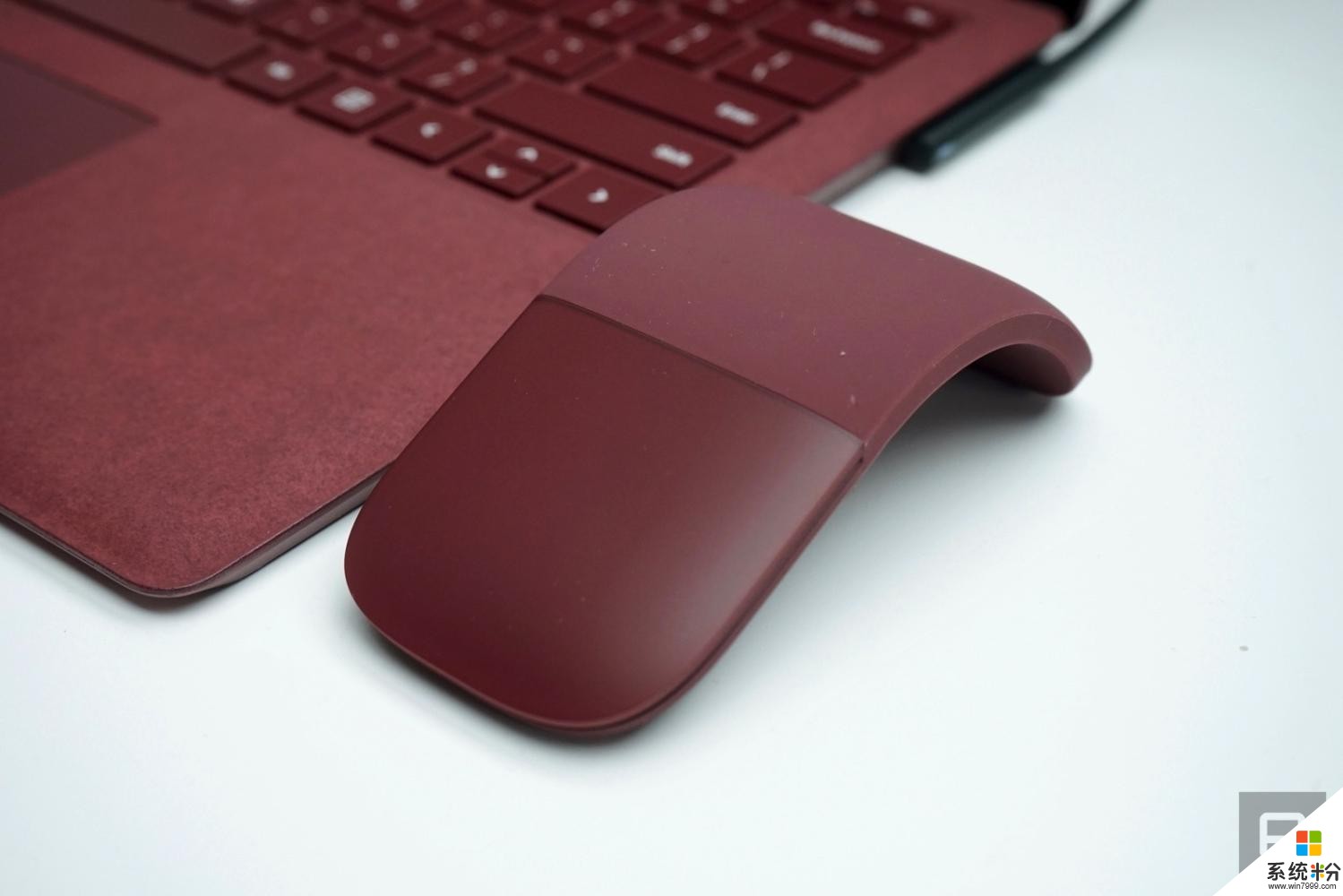 总算有早来的 微软Surface Arc鼠标6月上市
