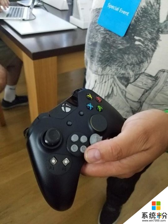独臂玩家制单手键位Xbox1手柄 感动微软老总(2)