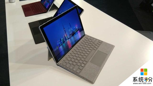 京东胡胜利获赠全球第一台Surface Pro新品(1)