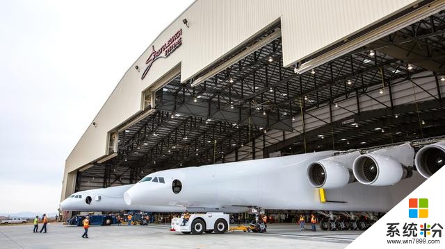 微軟聯合創始人保羅艾倫揭開了世界上最大的飛機(2)