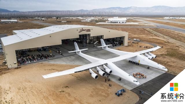 微软联合创始人保罗艾伦揭开了世界上最大的飞机(3)