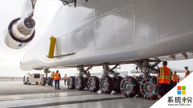 微軟聯合創始人保羅艾倫揭開了世界上最大的飛機(8)