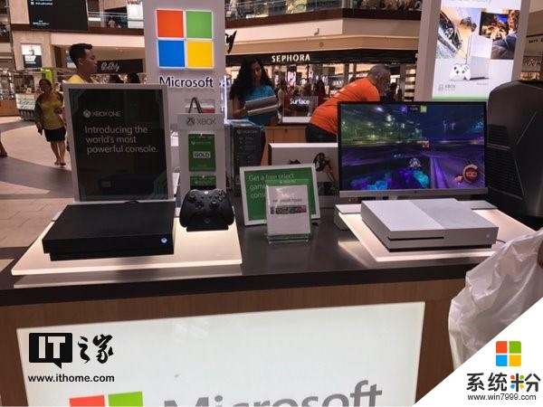IT之家网友逛微软美国零售店，实拍Xbox One X样机震撼(5)
