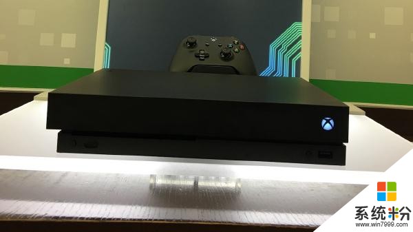 黑的沉稳：微软Xbox One X主机高清大图赏析(1)