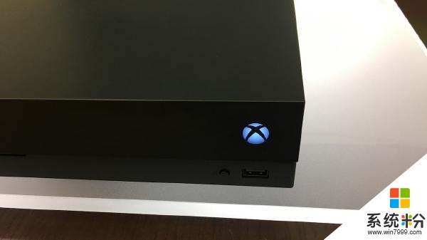 黑的沉稳：微软Xbox One X主机高清大图赏析(3)