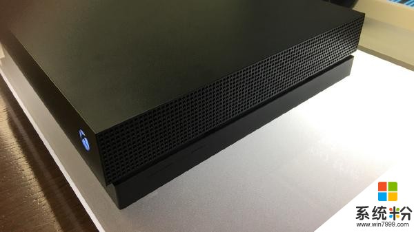 黑的沉穩：微軟Xbox One X主機高清大圖賞析(6)