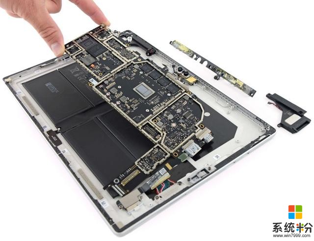 微软全新Surface Pro拆解：SSD焊死 拆开易报废(11)