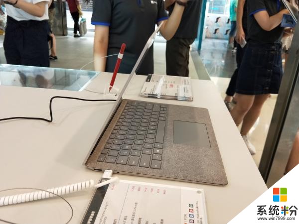 首日开业竟遇黑脸 微软Surface尊享店奇葩遭遇(9)