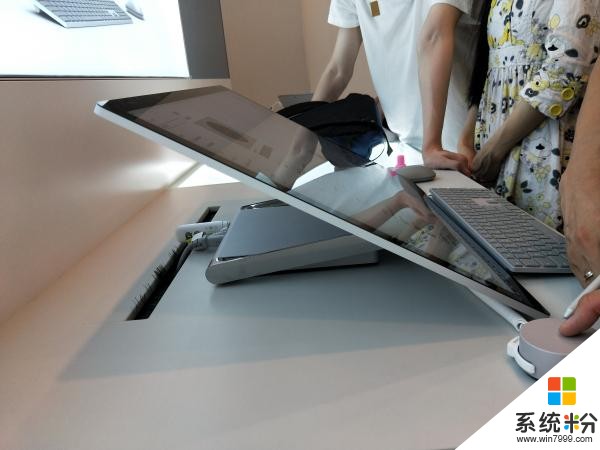 首日开业竟遇黑脸 微软Surface尊享店奇葩遭遇(19)
