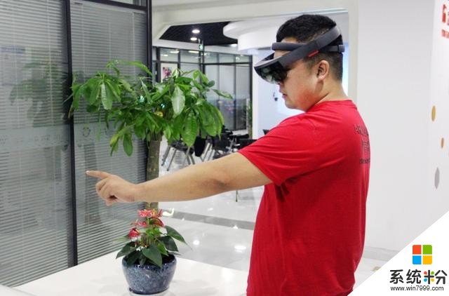 土豪们的新玩具，微软Hololens眼镜亮相好玩科技(5)