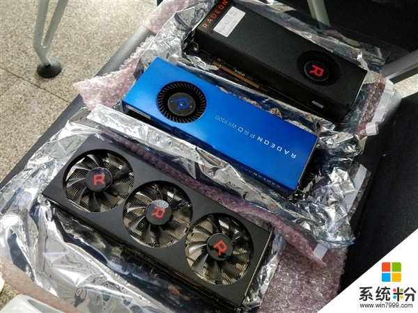 AMD RX Vega 56公版原型卡現身：別致三風扇(4)