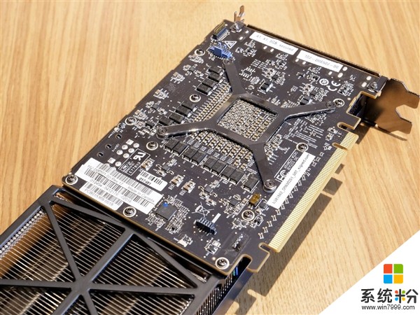 AMD RX Vega 56公版原型卡现身：别致三风扇(7)