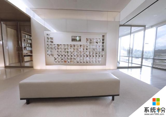 蝉联20年首富的比尔·盖茨首次公开书房全景，堪比“黄金屋”！(2)