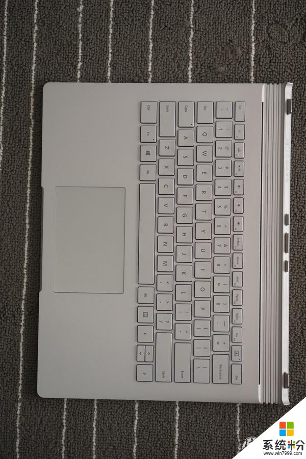 微軟真的隻是微微軟嗎？Microsoft 微軟 Surface Book 筆記本電腦 開箱(15)