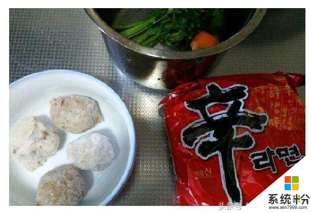 火锅丸子煮的泡面，真的很好吃，保证你连汤都不剩！(2)