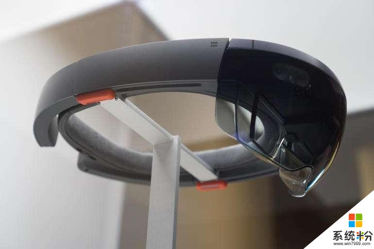 福特公司使用微软HoloLens混合现实技术设计汽车(2)