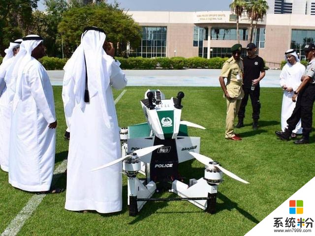 AI 早报｜亚马逊与微软联合开发人工智能、迪拜警方推出飞行摩托(2)