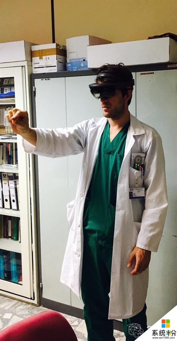 Microsoft HoloLens混合现实耳机助西班牙医生将手术时间缩短一半(2)