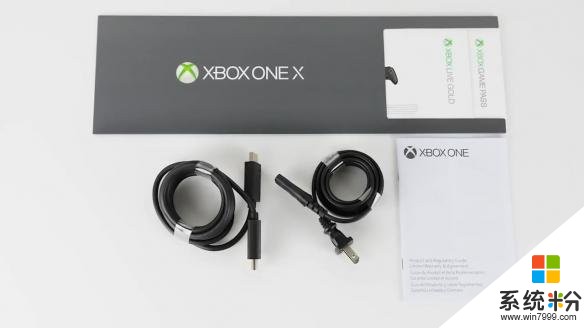 微软XboxOneX主机完整开箱 与索尼PS4 Pro外观尺寸对比(3)