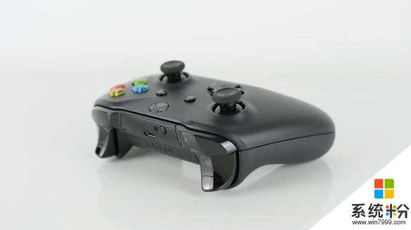 微软XboxOneX主机完整开箱 与索尼PS4 Pro外观尺寸对比(5)