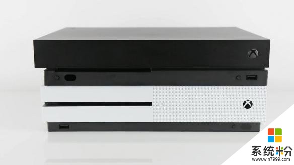 微软XboxOneX主机完整开箱 与索尼PS4 Pro外观尺寸对比(12)