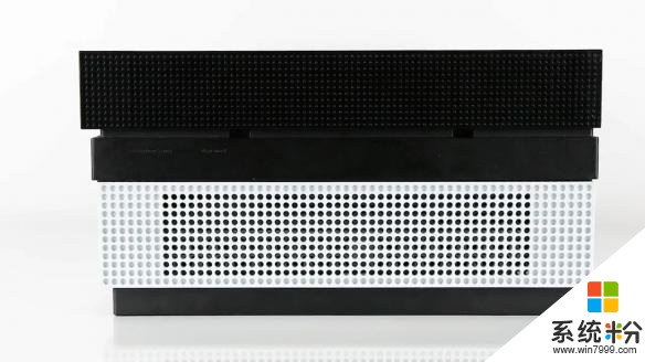 微软XboxOneX主机完整开箱 与索尼PS4 Pro外观尺寸对比(13)