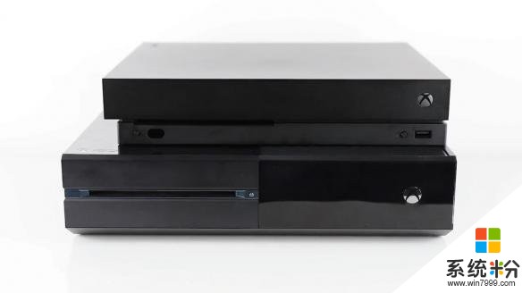 微软XboxOneX主机完整开箱 与索尼PS4 Pro外观尺寸对比(15)