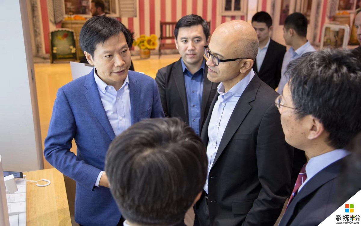 微软CEO纳德拉现身小米之家, 沈向洋陪同, 雷军做了一次讲解员(3)