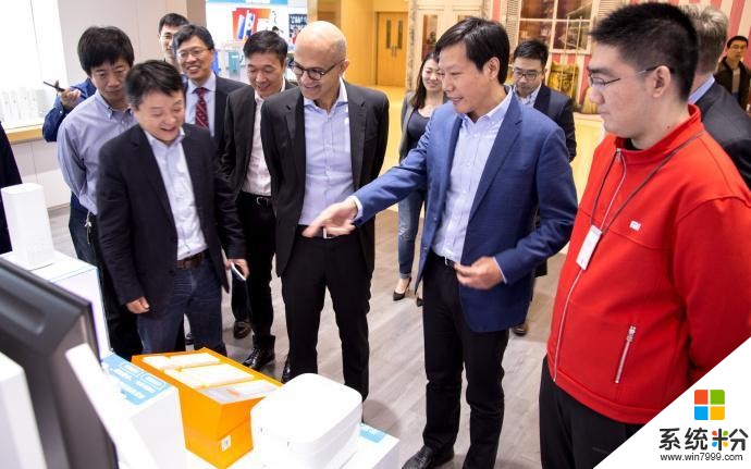 微软CEO参观小米, 雷军亲自陪同, 网友说Surface太贵让小米搞吧!
