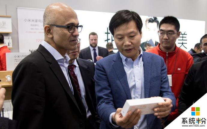 微软CEO参观小米, 雷军亲自陪同, 网友说Surface太贵让小米搞吧!(2)