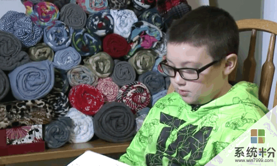美国9岁男孩不忍街友受冻 舍弃Xbox买毛毯送街友 获微软赠大礼(3)