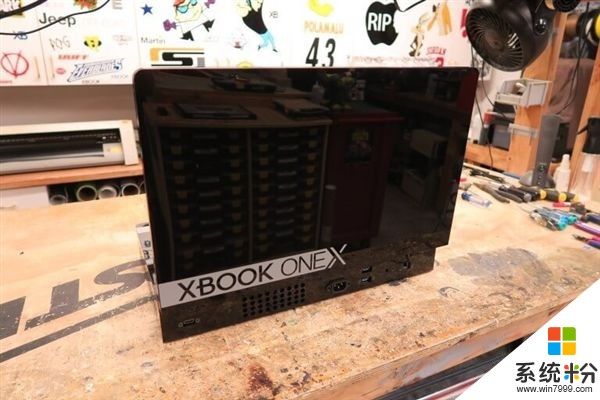 牛人将Xbox One X主机改造成21寸游戏本(6)