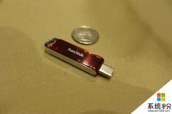 全球最小！闪迪展示1TB USB-C U盘：手机绝配(1)