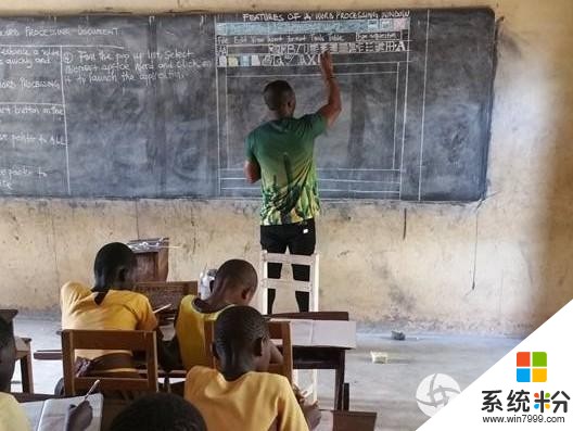 非洲老师6年粉笔手绘计算机课 微软看不下去伸出援手(2)