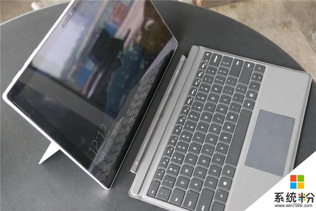威胁到苹果MacBook的便携笔记本，微软Surface Pro 5究竟如何？(4)