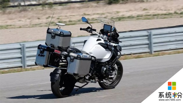 减少风险 宝马制造了一台自动驾驶摩托车(1)
