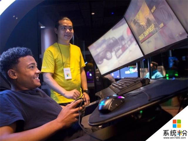 微软开设欧洲首家旗舰店：玩家可驾驶迈凯轮超跑玩Xbox游戏(7)