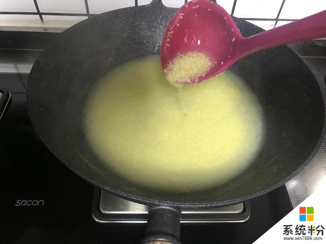 老妈熬制了几十年的小米粥，轻松熬出小米油，方法简单实用还滋补(8)