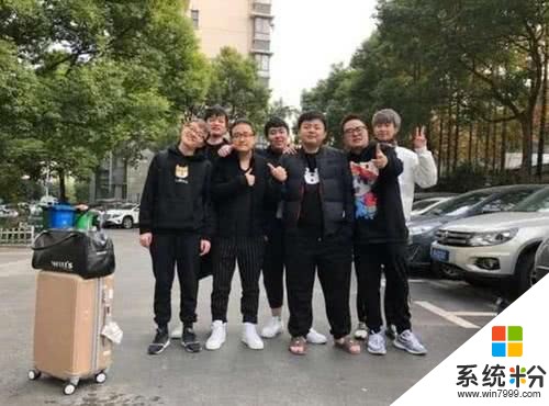 德云色跨年祝福整活直播间，笑笑表演老年人呼啦圈惨遭碰瓷警告(3)