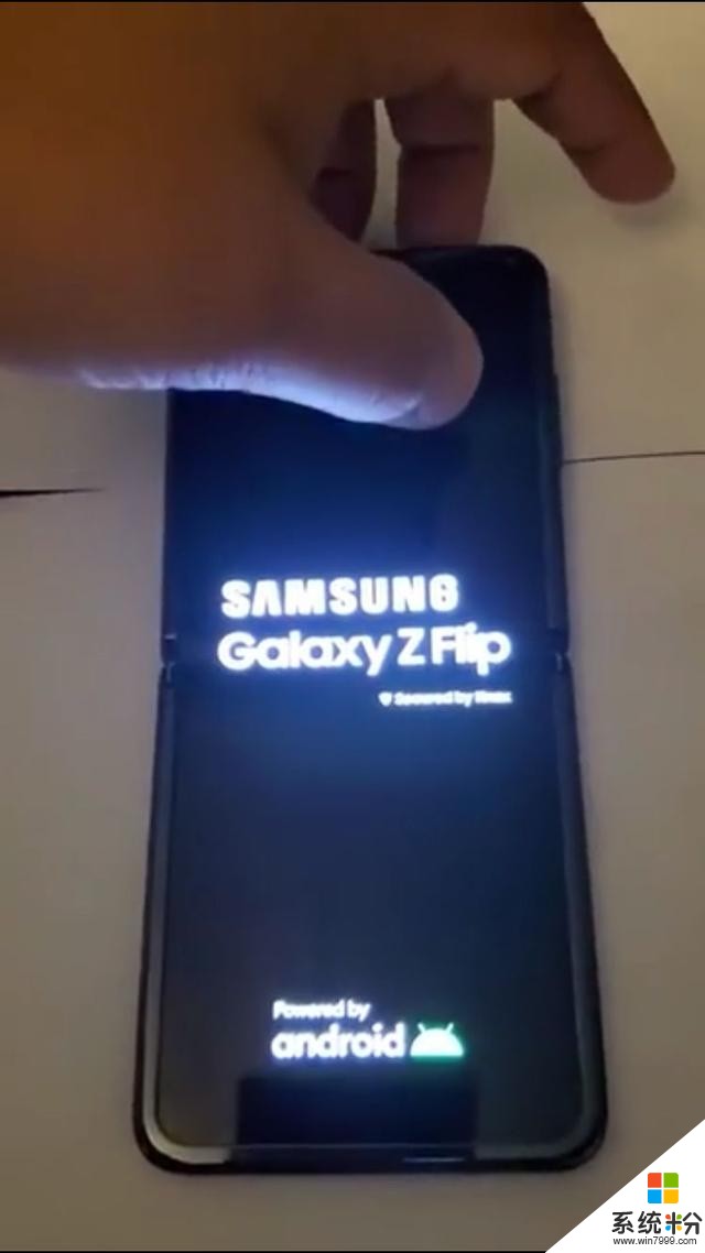 三星「翻盖式」折叠屏手机GalaxyZFlip真机实拍曝光，骁龙855加持(1)