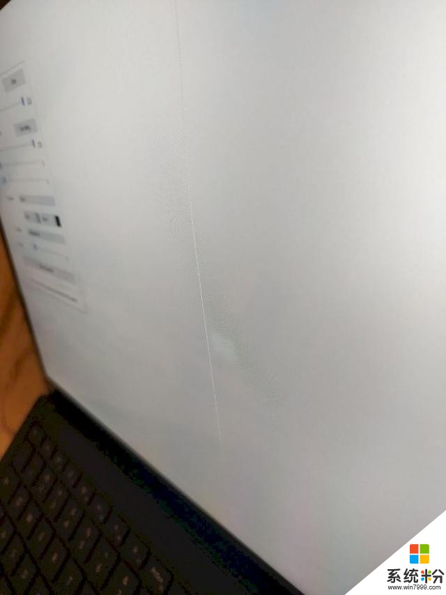 微软该抓品控了：多名SurfaceLaptop3用户反馈屏幕破裂问题(1)