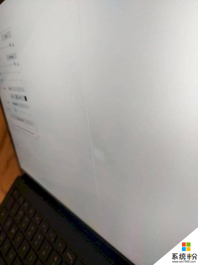 电脑屏幕说裂就裂？微软官方回应SurfaceLaptop3屏幕开裂问题(1)