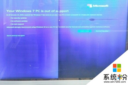 尴尬一幕：英国地铁站电子显示屏出现微软Windows 7全屏升级提示(1)