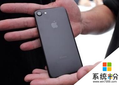 iPhone价格遭“腰斩”!从6188元跳水至2999元，网友：苹果妥协了(7)