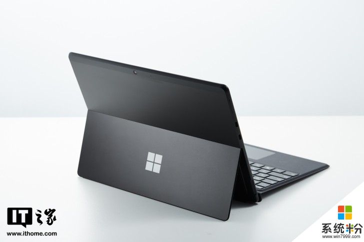 【IT之家开箱】微软Surface Pro X图赏：纤薄典雅，轻巧畅连(3)