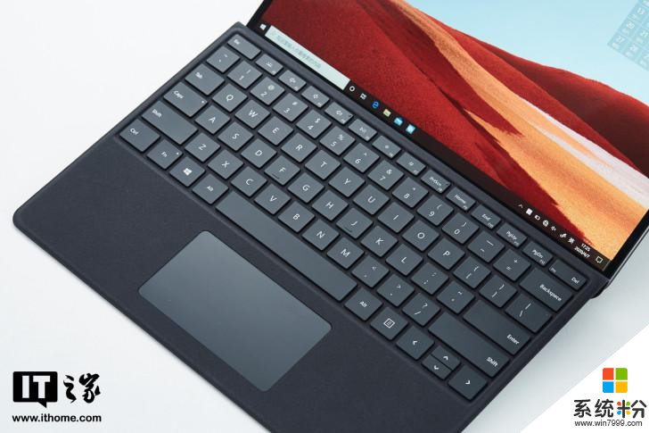 【IT之家开箱】微软Surface Pro X图赏：纤薄典雅，轻巧畅连(15)